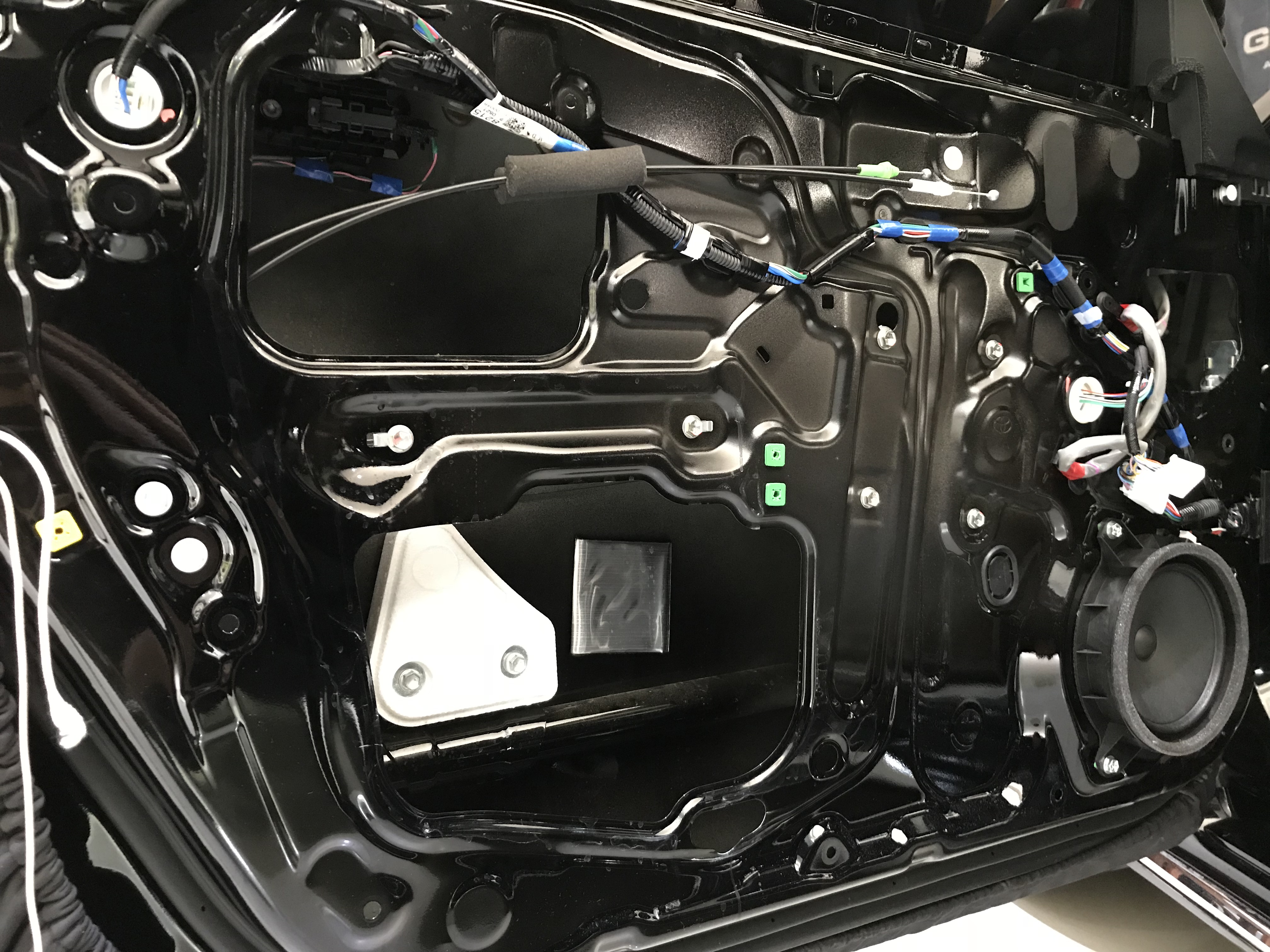 音皇丰田皇冠汽车音响改装桃木功放，视觉听觉双重享受