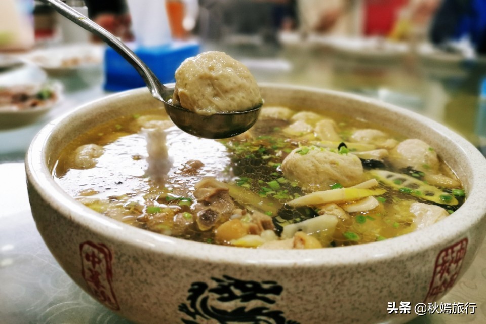 春雨菲菲游常熟滨江公园，浒浦江边品江鲜，23道菜共720元贵吗？