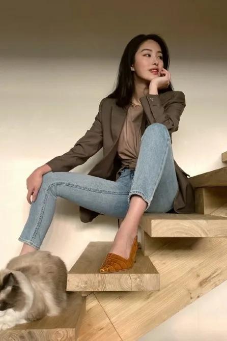 杨采钰的美貌特点,杨采钰复古年代感