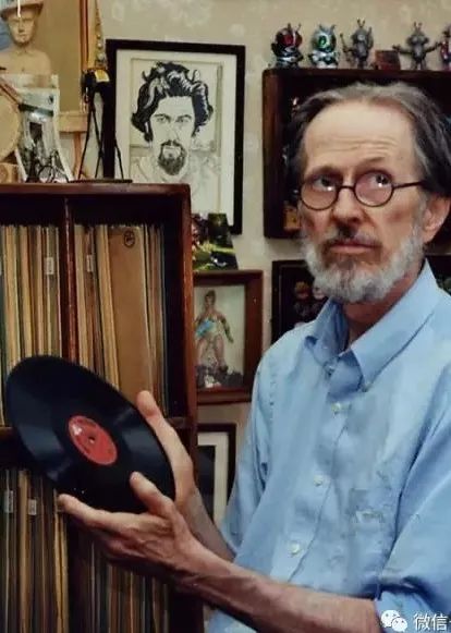 ComicsComix一个字母的区别让米奇酗酒，米妮嗑*肥药减**搞外遇？