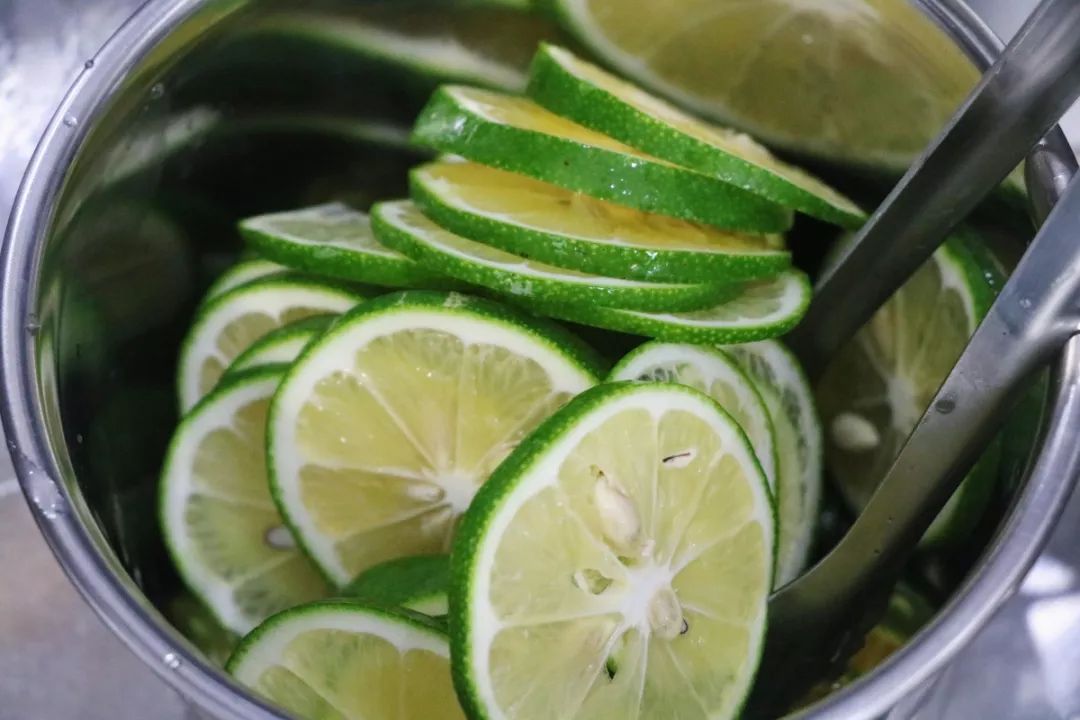 颜值口味双在线的“50岚”终于开到镜湖，我一口气喝了三杯...