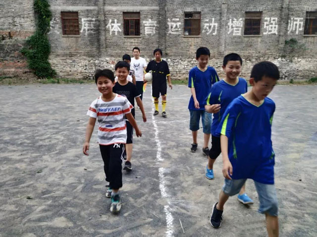 杏坪镇中心小学足球比赛,河南邓州槐树小学足球比赛开幕式