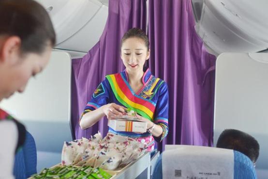美丽空姐、微笑服务、民族服饰，最具特色航空公司：昆明航空