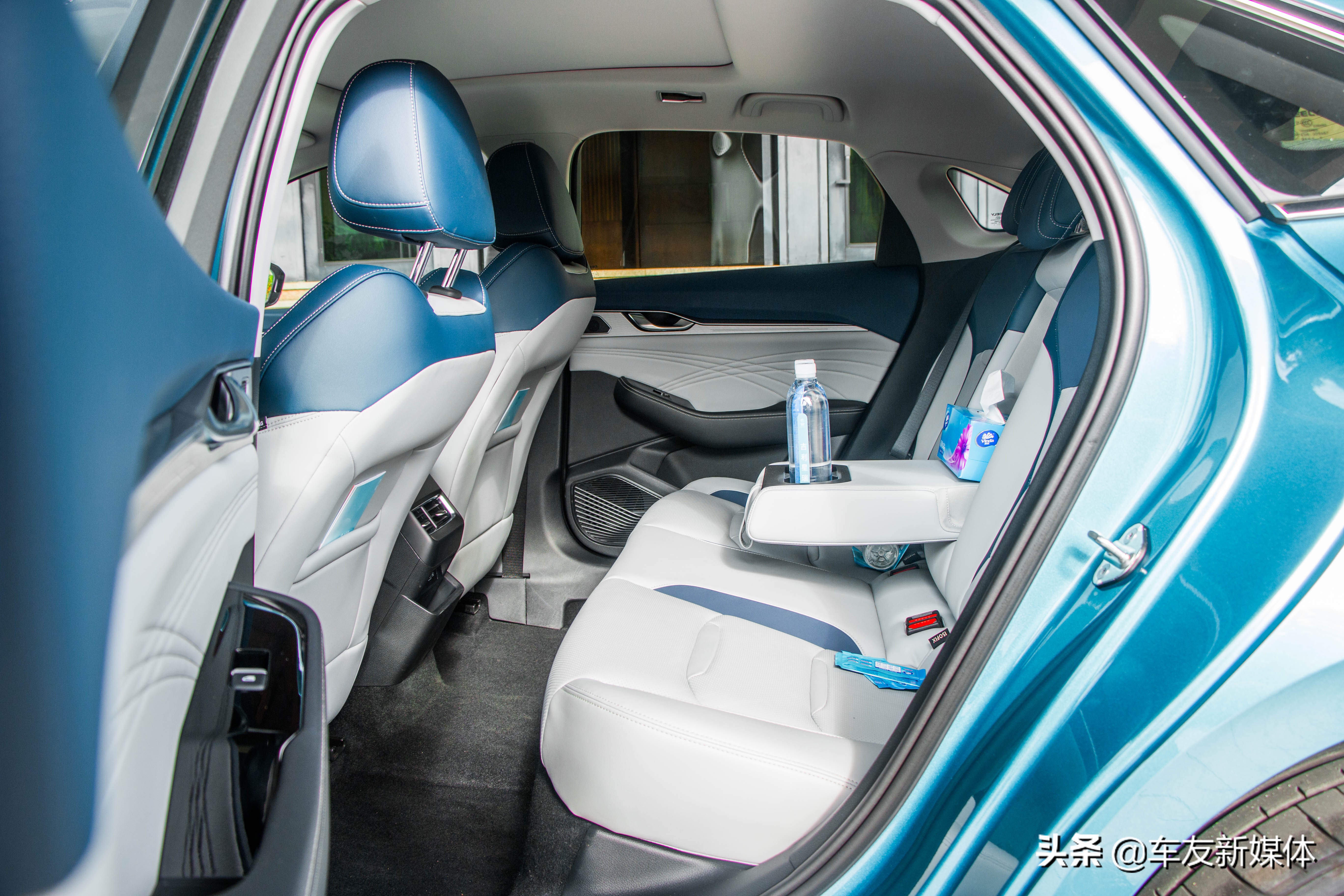 吉利星瑞时空皓月试驾第一视角,颜值才华全都要深度试驾吉利星锐