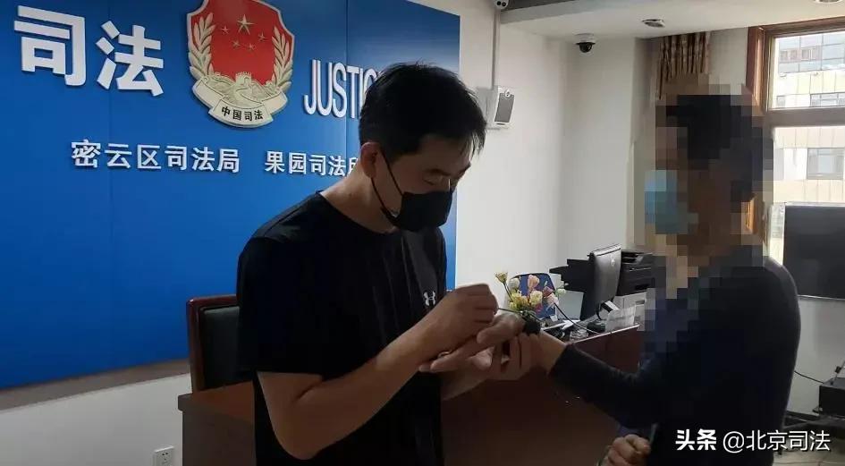 锦旗背后是社区矫正工笔者的默默付出