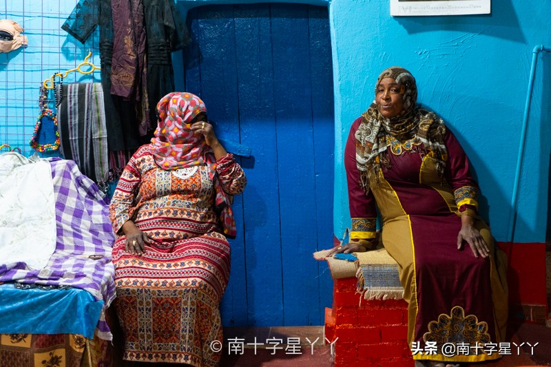 一半沙漠一半海洋图片,一半沙漠一半湖水