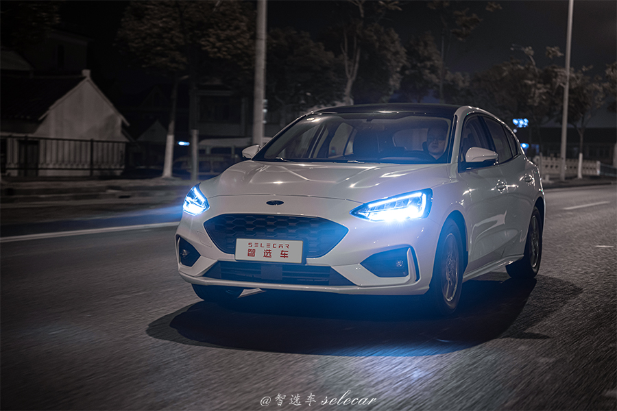 2021福克斯ecoboost180两厢,福克斯2021款三厢180自动锋潮型