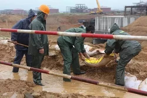 刚浇筑混凝土下雨怎么保护,浇筑混凝土时下雨怎么处理