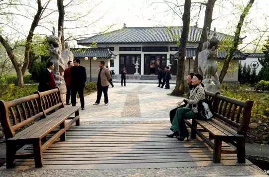 风光无限好，览尽于汤池