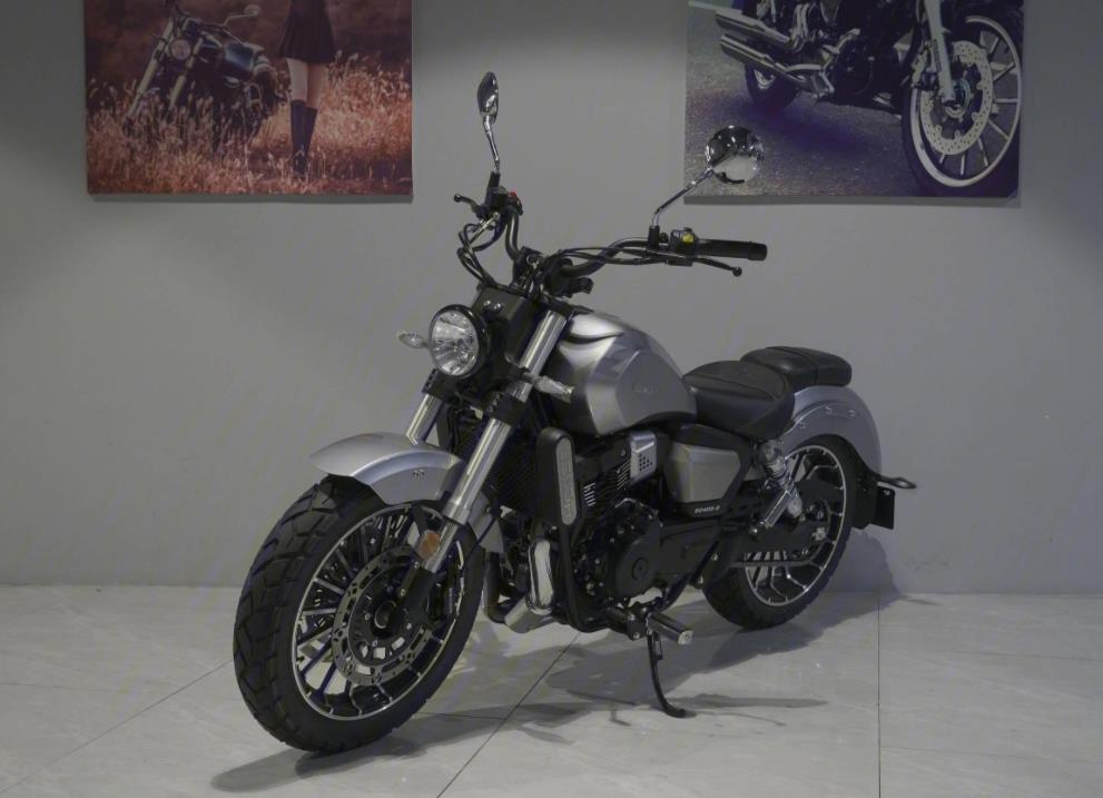 奔达巡航太子车BOX400，水冷双缸36.7马力，配19L油箱，不到3万