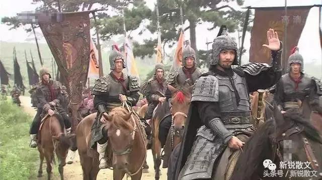 大漠骄阳洗去了兵沟青铜铁器的腥味，露出了它自然的本色
