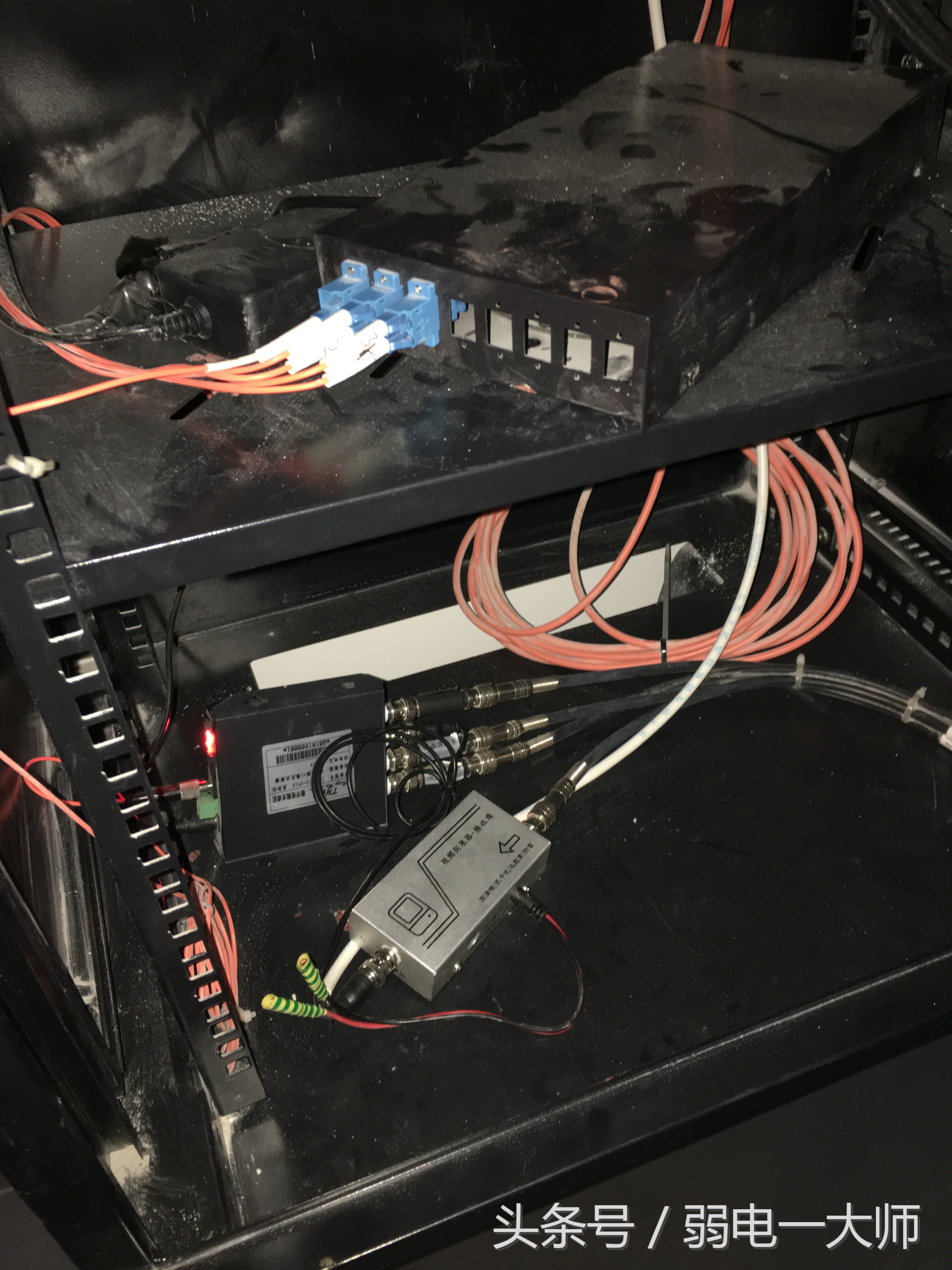 电梯监控画面偶尔清晰偶尔模糊,模拟电梯摄像机模糊