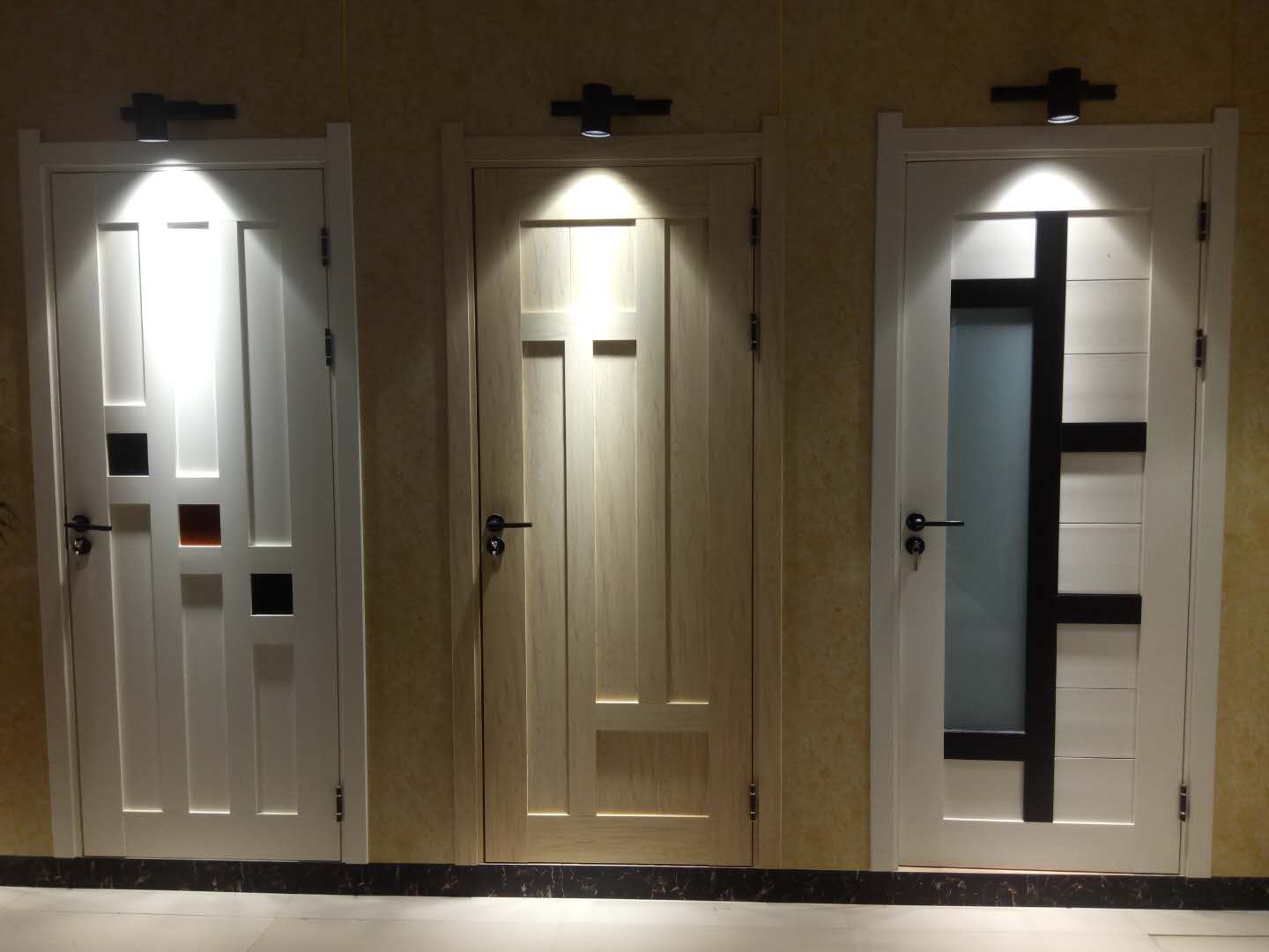 全铝门材出现在山东单县三六九国际家具城，全铝豪门家具无甲醛