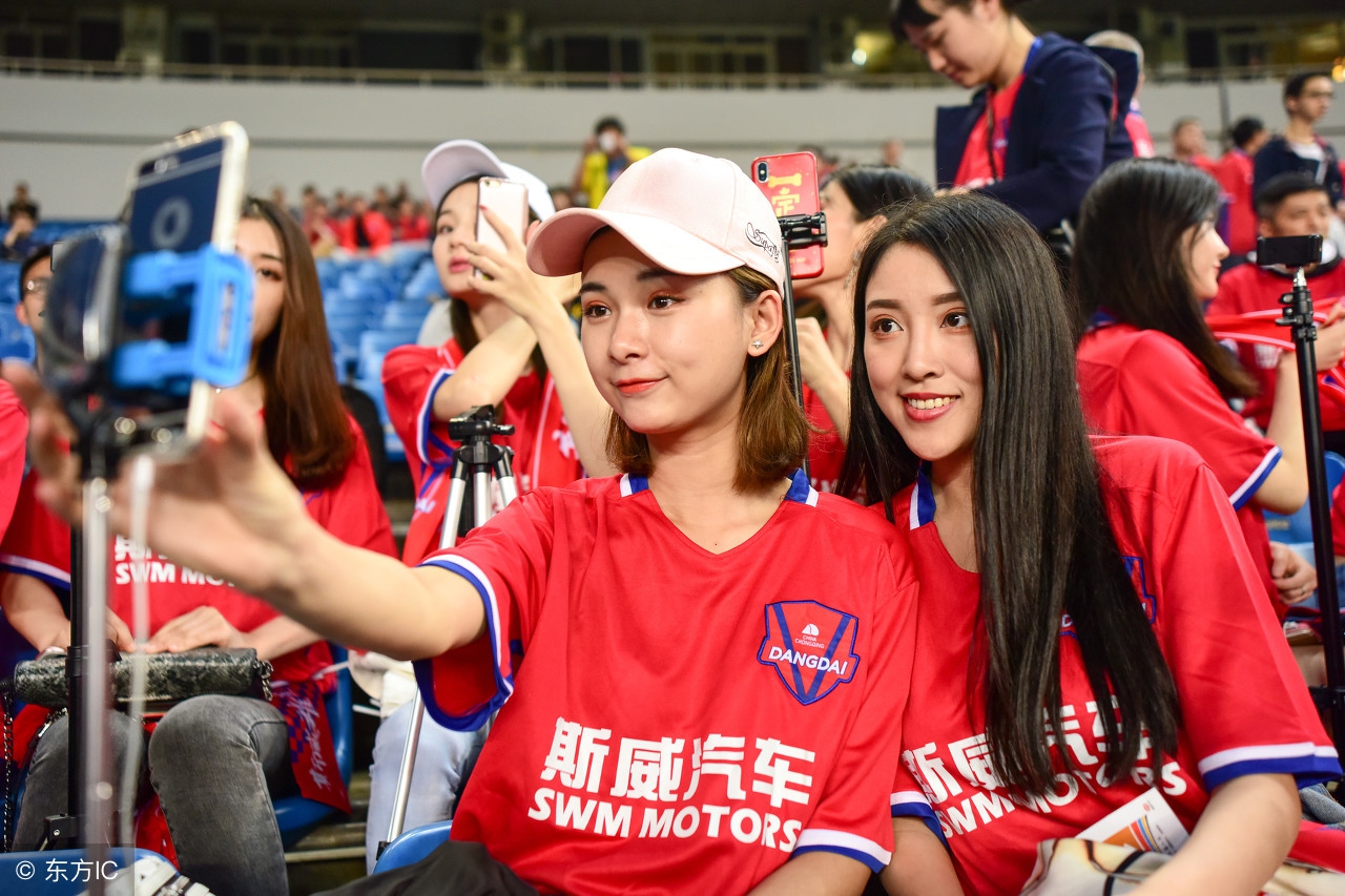 中超哪个俱乐部女球迷最漂亮,中超美女球迷