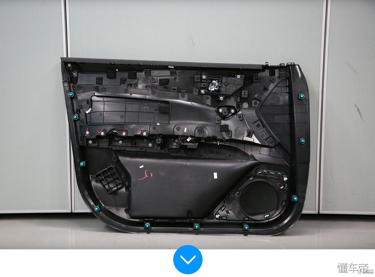 长安逸动plus1.4t蓝鲸版碰撞拆解,长安逸动plus2023前后防撞梁拆解