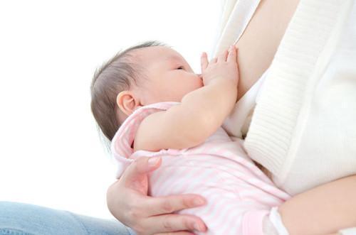 宝妈奶水太清说明没营养？千万别好心办坏事，母乳喂养没那么麻烦