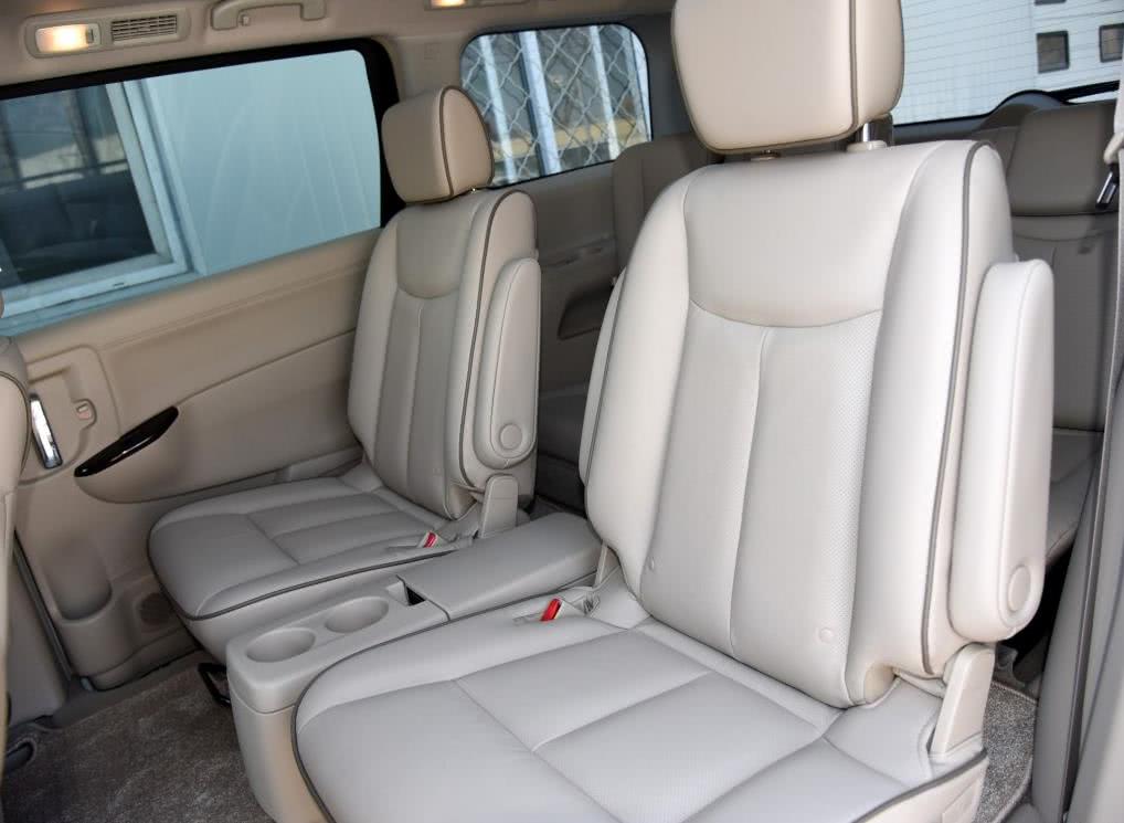 日产贵士对比埃尔法,价格不到10万的豪车