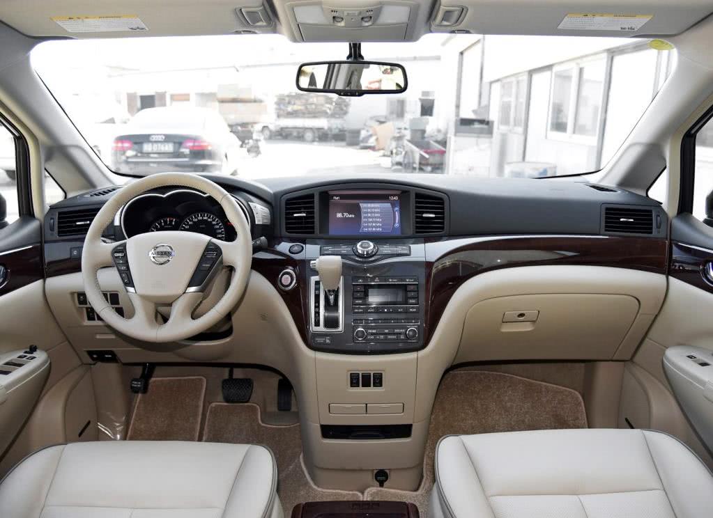 日产贵士对比埃尔法,价格不到10万的豪车