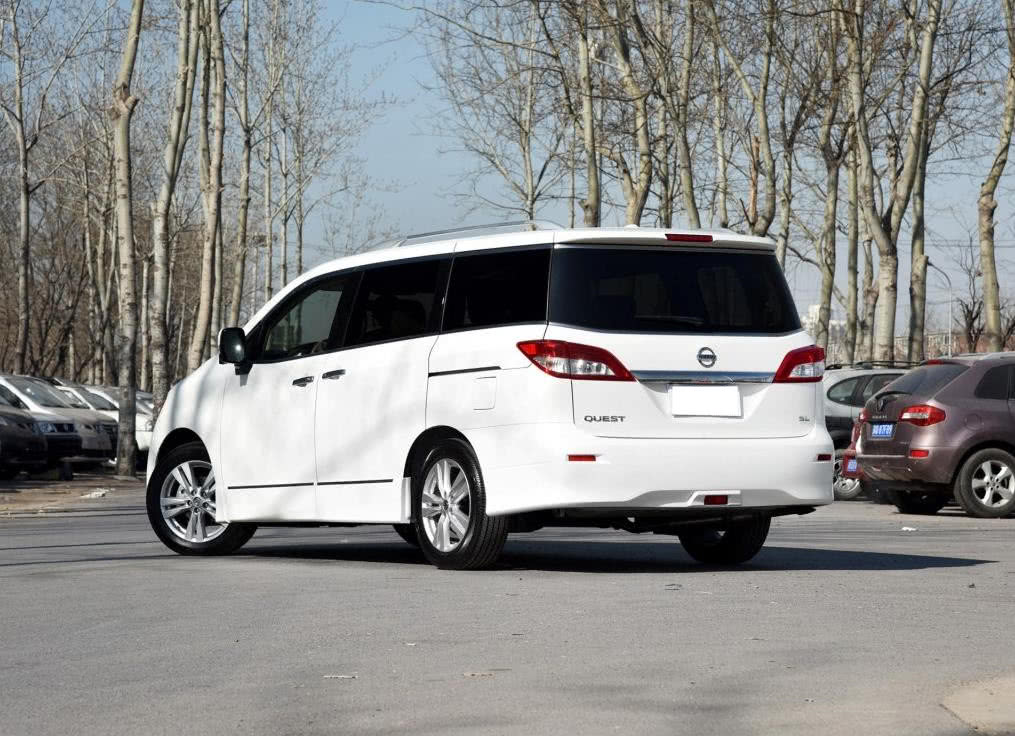 日产贵士对比埃尔法,价格不到10万的豪车