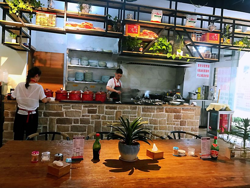 小园里的铺盖面，品出一份恬淡的情愫！