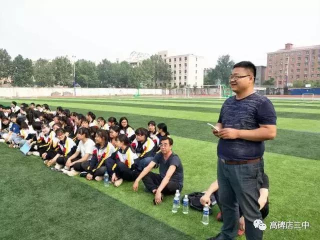 世界杯校园足球展现,青少年足球联赛精彩瞬间