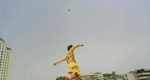 英雄联盟足球龙龟,英雄联盟盲僧踢人穿墙