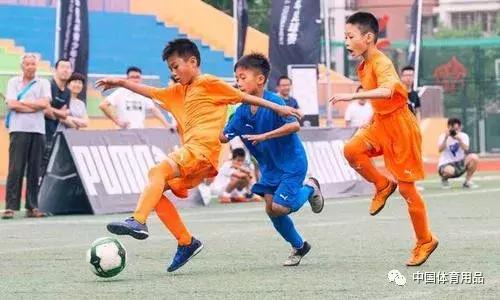 耐克少儿跑举行；特步上市十周年庆；迪桑特品牌签约吴彦祖……