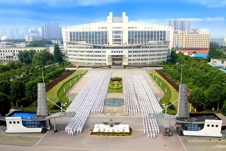 哪五所军校比985211的待遇还好,军校和211大学哪个更有前途