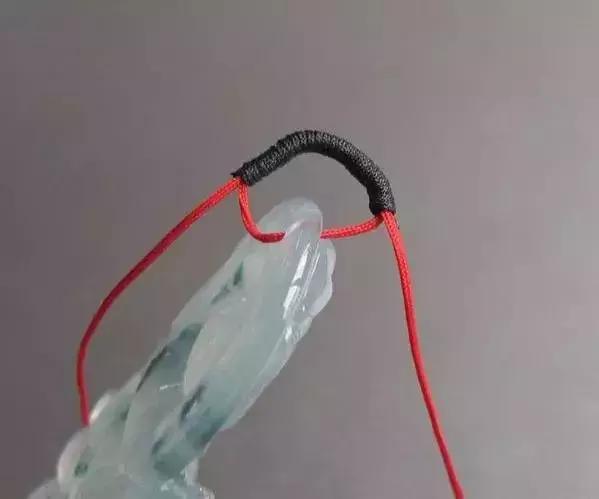 吊坠扣头绳子绑法,有金扣头的吊坠如何绑绳子