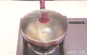 萝卜红烧鲳鱼,红烧鲳鱼怎么做好吃又简单不油腻