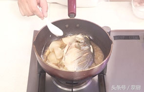 萝卜红烧鲳鱼,红烧鲳鱼怎么做好吃又简单不油腻