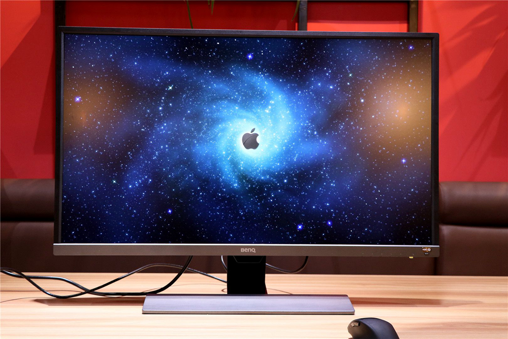 分享我自己在书房用的32英寸显示器，影音娱乐都很爽！