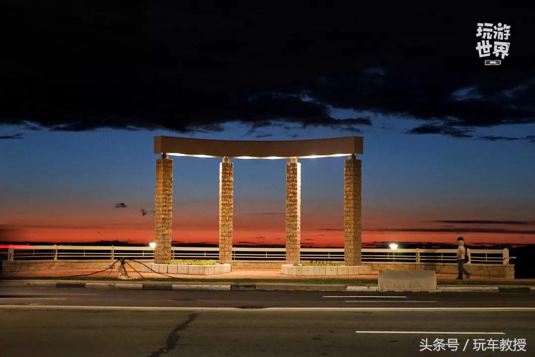 尾灯竟然比夕阳美？这次旅程开的三台SUV简直开挂