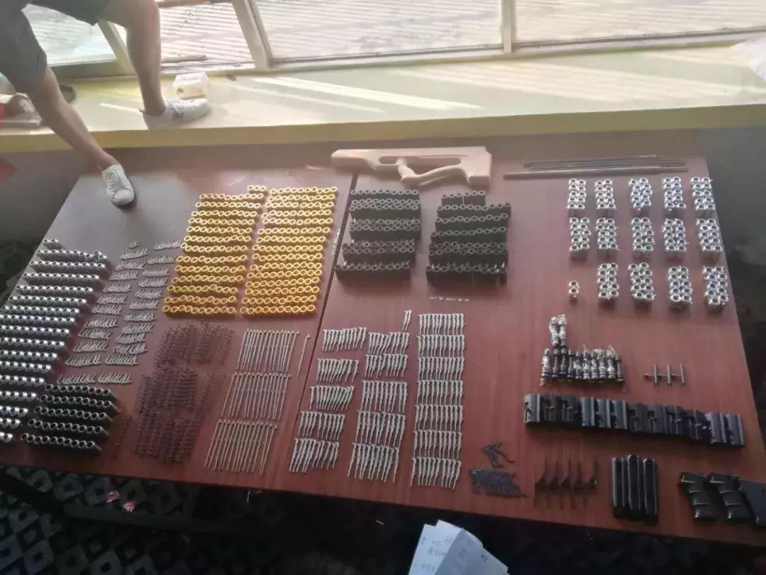 刑警支队破获一起网络贩枪案件,破获特大贩枪