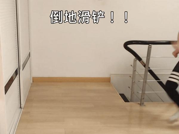 女主播想“奶一口”世界杯直播踢足球，还有“假摔”惹人围观