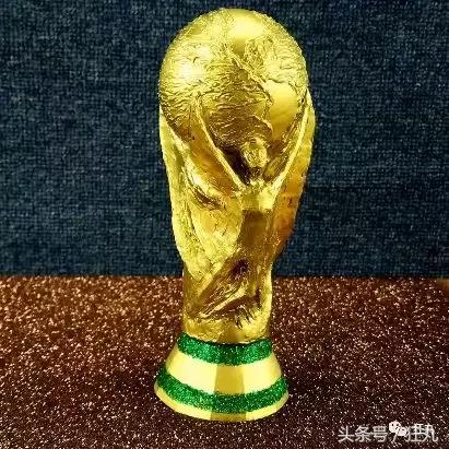 中国男足拿不到的世界杯就让球迷自己动手做了