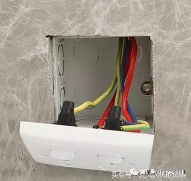 插座底盒两边螺丝坏了怎么安装,插座底盒螺丝孔坏修复