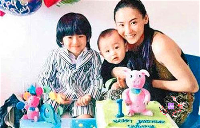为什么两个孩子看着有点黄皮,为什么看见自己的两个孩子特别烦