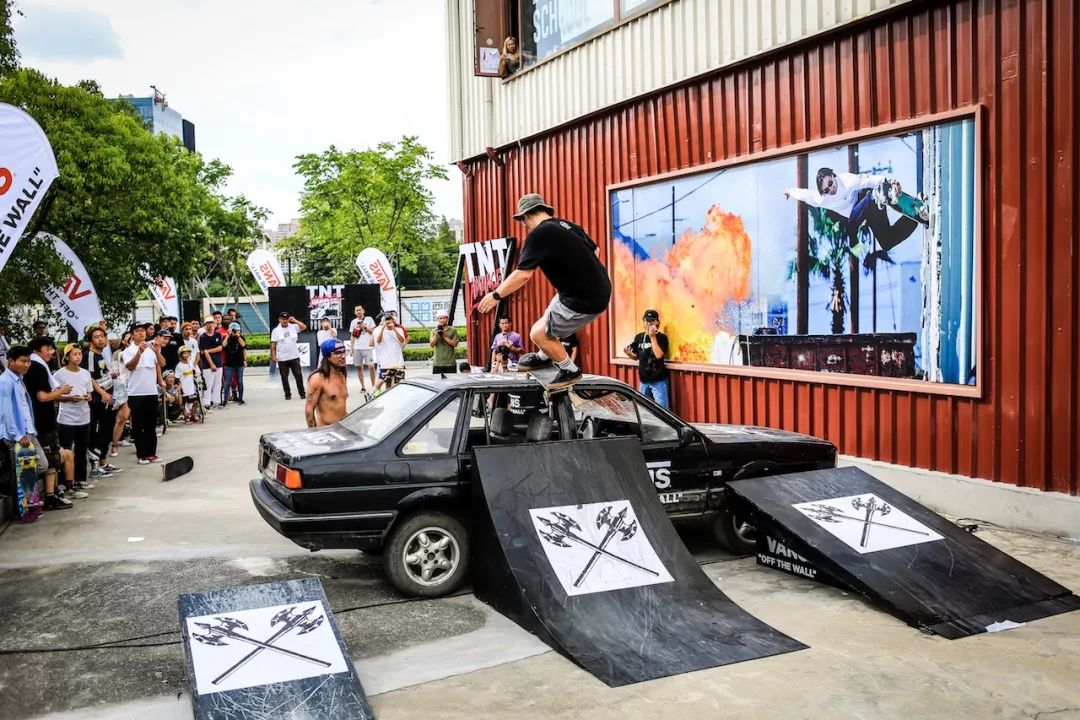 潮闻快食知名鞋店Solebox要求买家上脚离店！