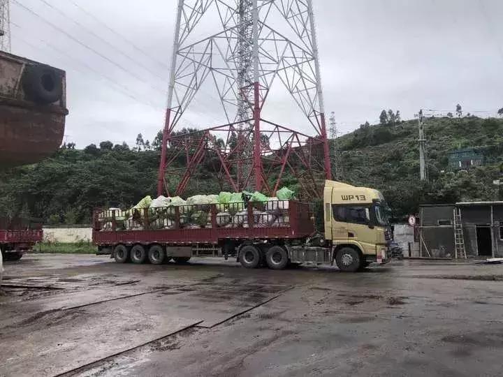 数百吨旧衣服在浙江被截！你淘来的外贸名牌货，可能隐藏各种细菌