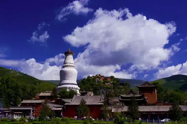 五月份的五台山风景,五台山五祖庙