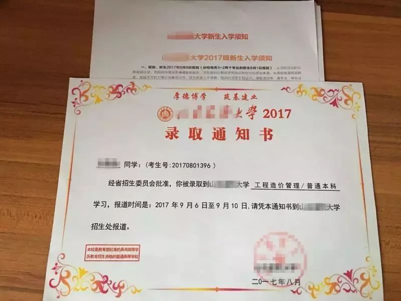 为“角色扮演”副厅长，“的哥”购买“十九大出席证”每天看新闻联播