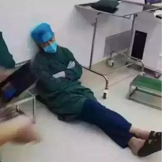 医师节致敬最美白衣天使,第四个中国医师节向白衣天使致敬