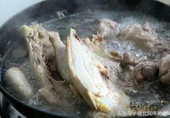 高汤怎么熬又鲜又好喝,高汤怎么样才算熬好