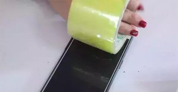 手机屏幕脏了用什么擦一下,手机屏幕脏了怎么擦才能保持干净