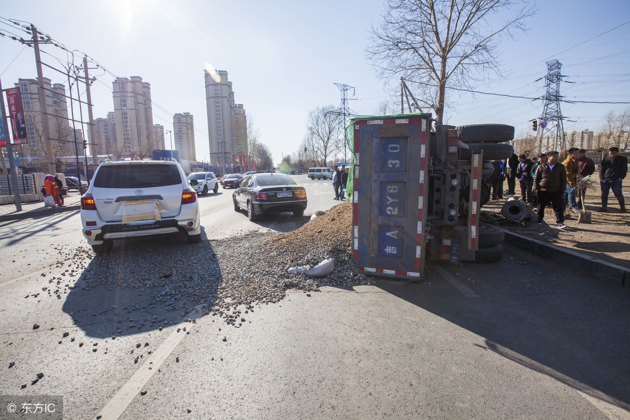 13年迈腾1.8t豪华版现在值得买吗,17年迈腾1.8t豪华版二手车多少钱