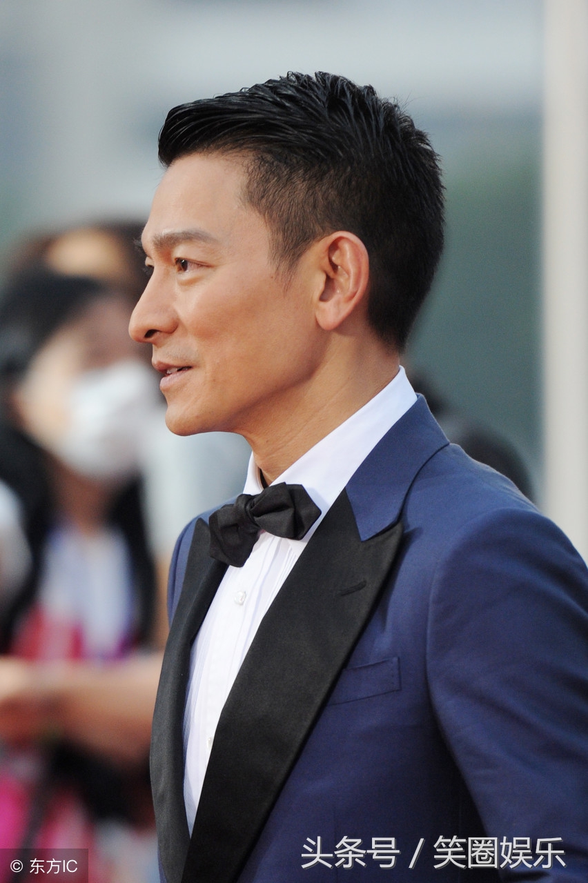 刘德华为什么可以一直红到现在,老梁刘德华为什么红了30多年