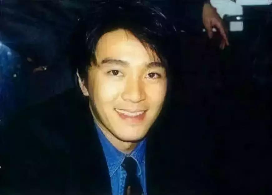 周星驰为了一个机会苦苦等十年,周星驰老了满头白发