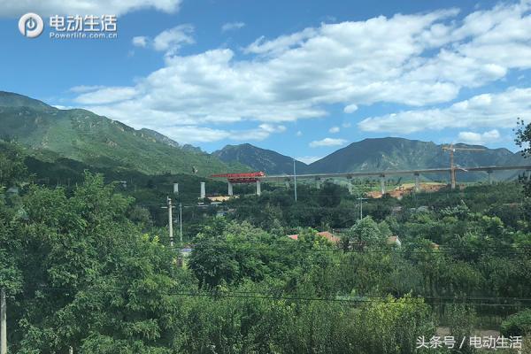 山路陡坡十八弯太刺激,山路上坡多什么电动车合适