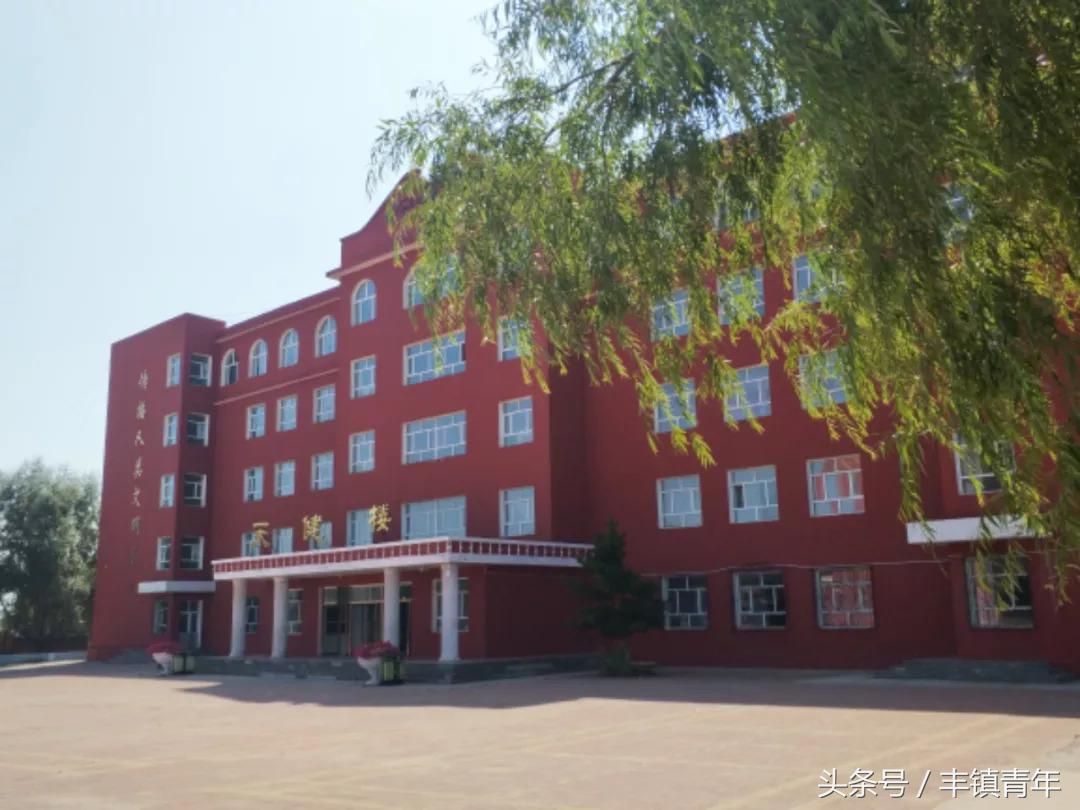 喜报我校男子足球队,喜报校园足球冠军